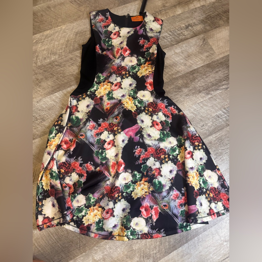 Patrizia Luca size SMALL midi dress, vibrant floral w black solid side panels